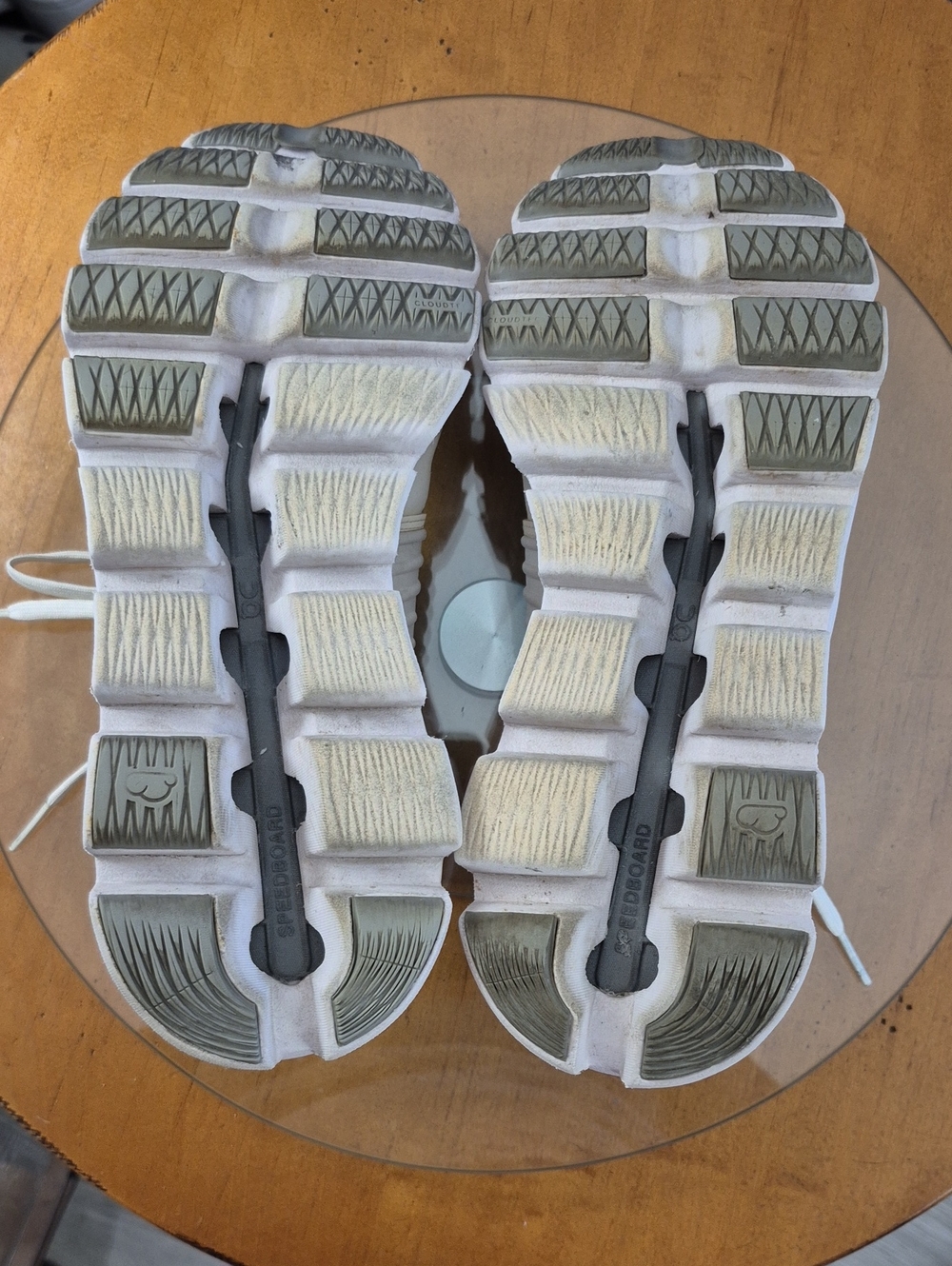 On Running Women's Athletic Shoes - Light Gray & White. Size 10 - Picture 4 of 8